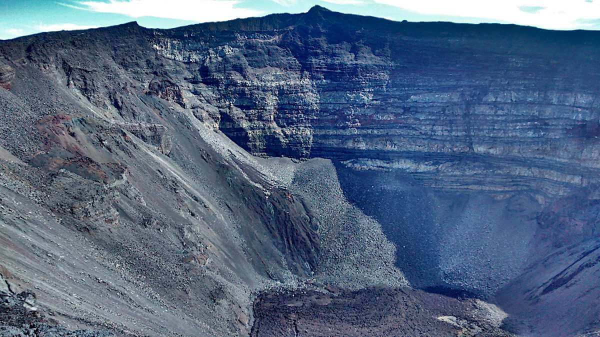 Krater des Vulkans Piton de la Fournaise.