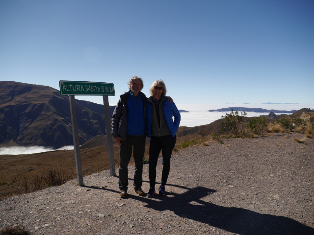 Gina und Marcus auf einem Pass in den Anden.