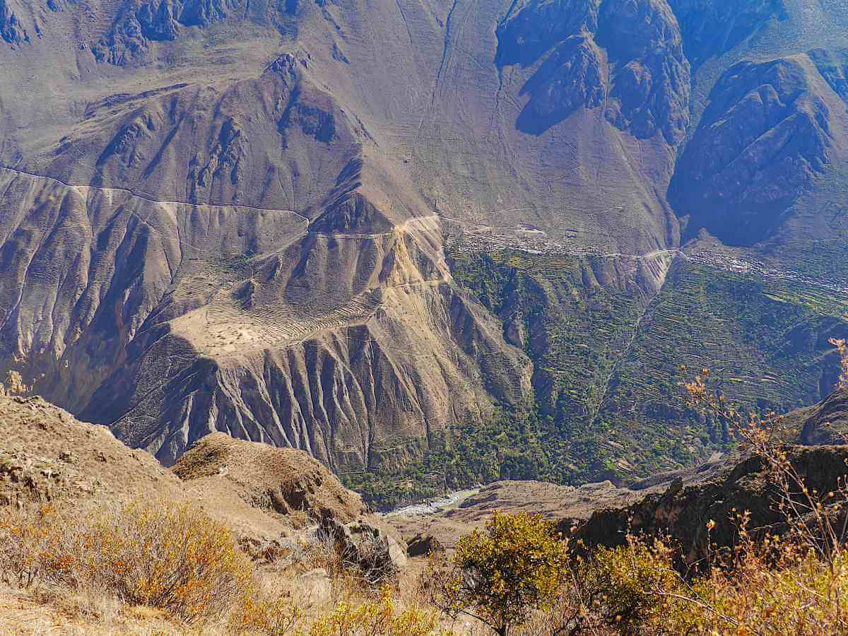 Blick in den schroffen Canyon.