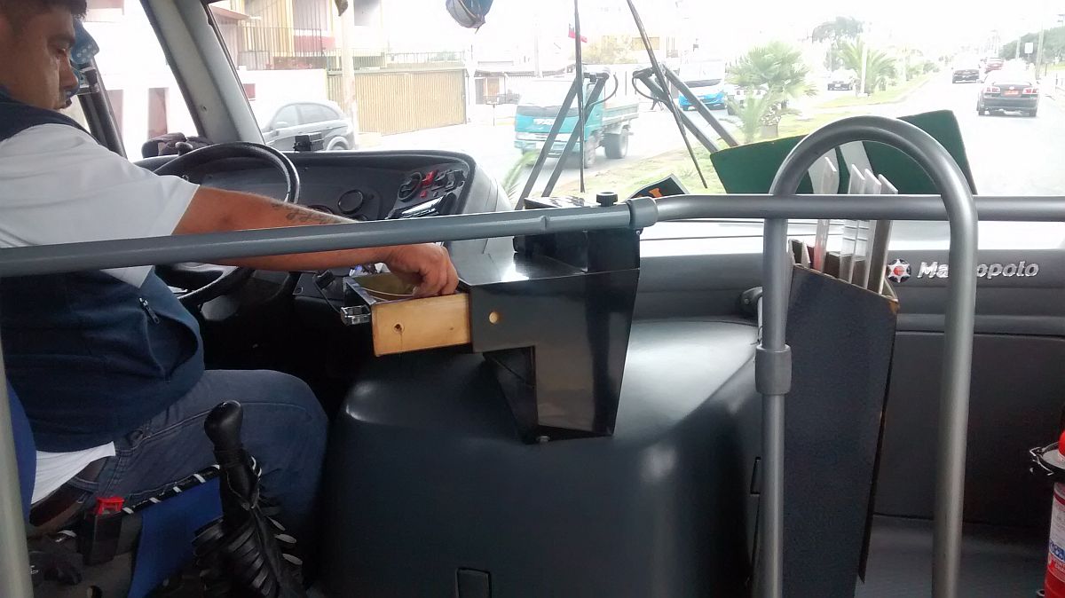 Fahrer im Micro in Iquique.