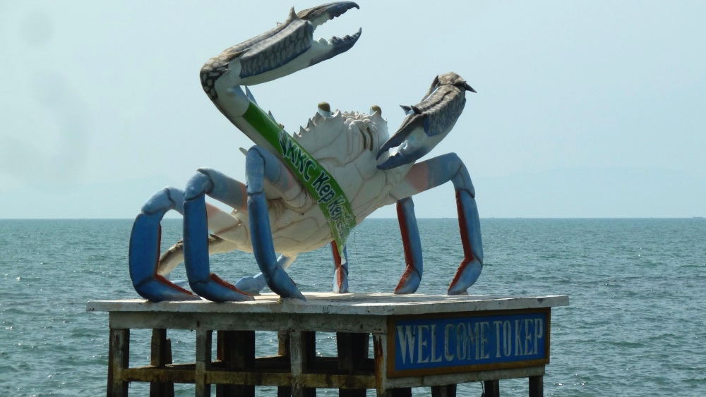 Große Skulptur einer Krabbe in Kep.