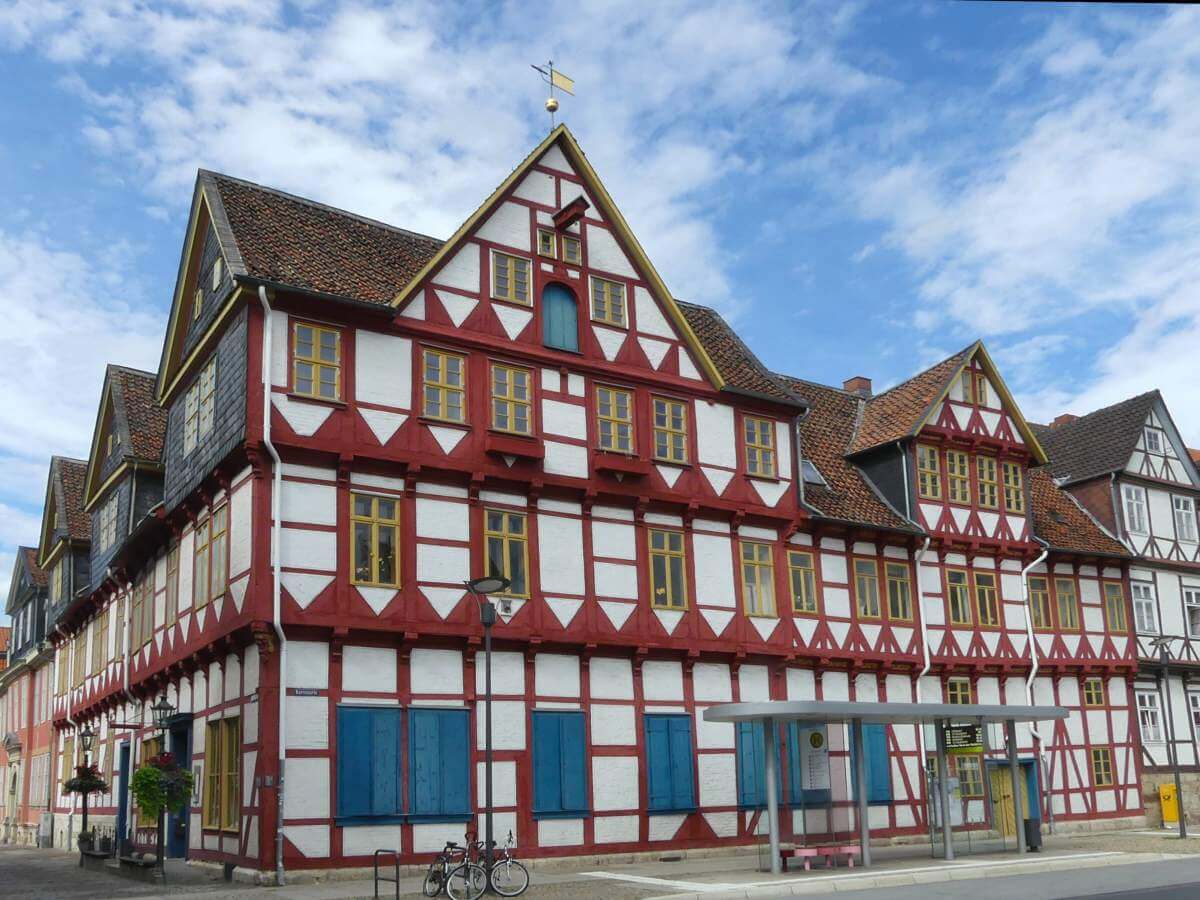 rot-weißes Fachwerkhaus in wolfenbüttel.