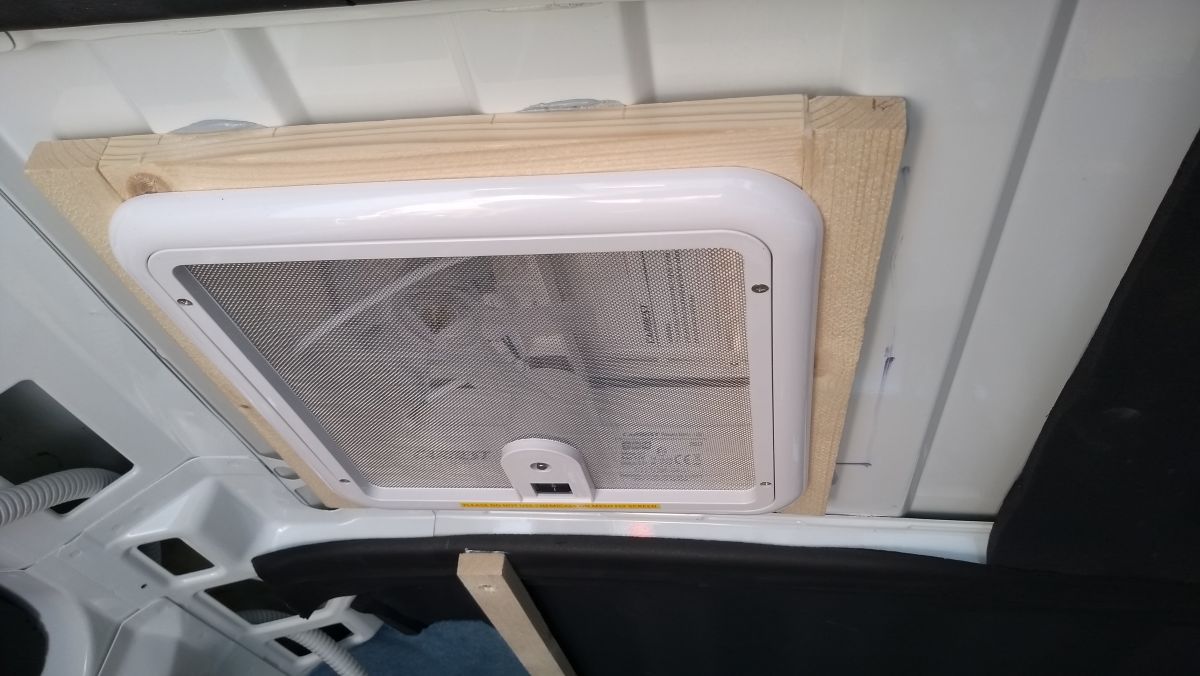 Dachluke von unten.
