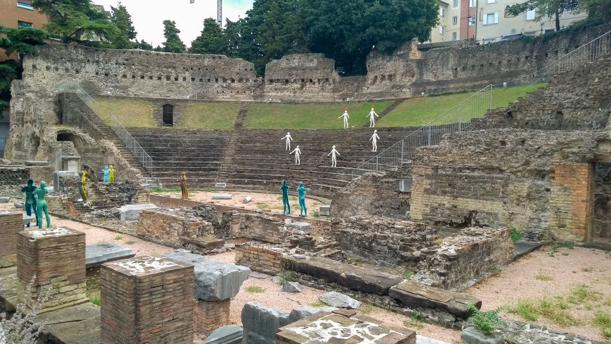 Halbrund des römischen Theaters.