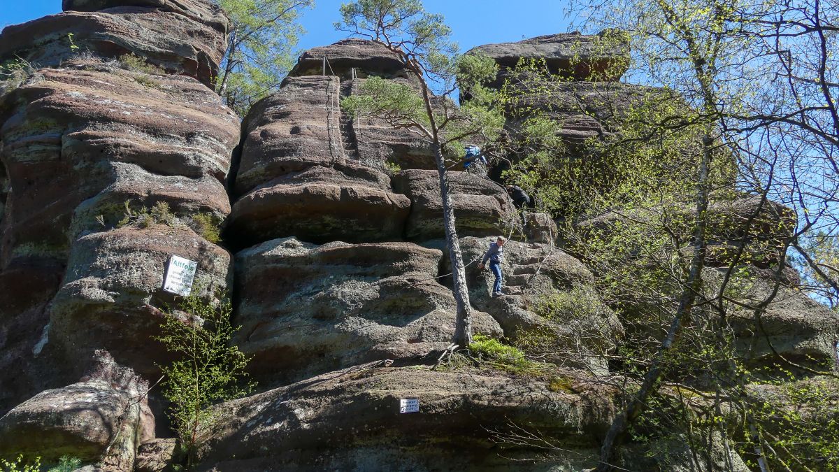 Felsgebilde mit Klettersteig.