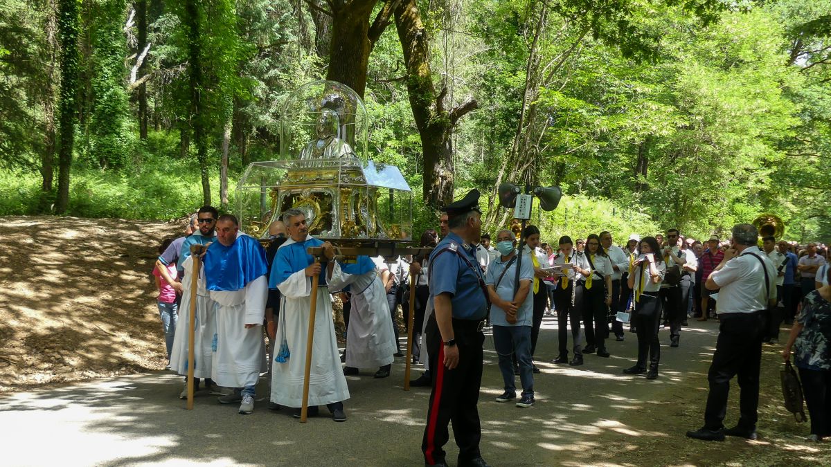 Prozession mit der Büste des heiligen Bruno.