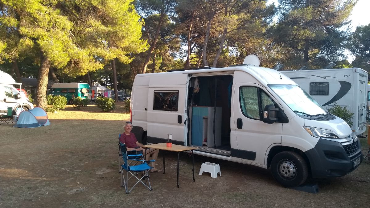 Gemütlicher Campingplatz für uns und unseren Kastenwagen.