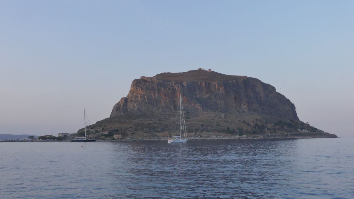 Monemvasia, hier sieht man den Fels im Meer