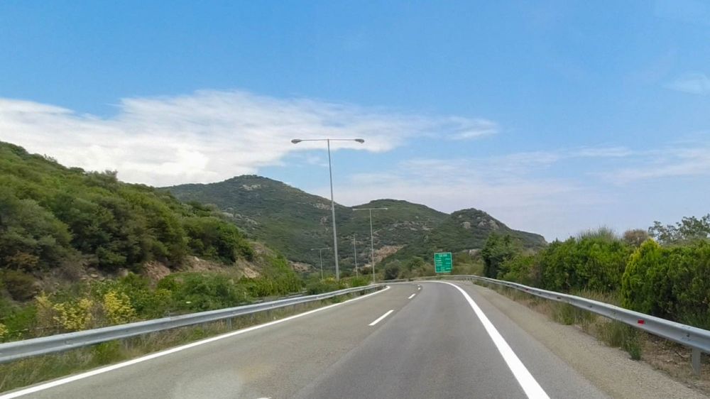 Leere Autobahn in Griechenland.