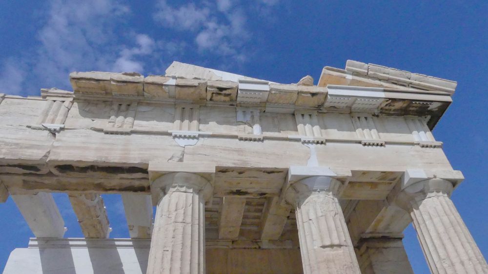 Teil des Parthenons auf der Akropolis von Athen.