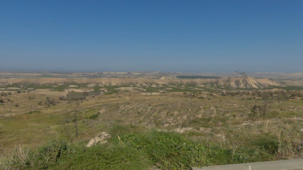 Blick über die weite Ebene der Bardenas Reales.