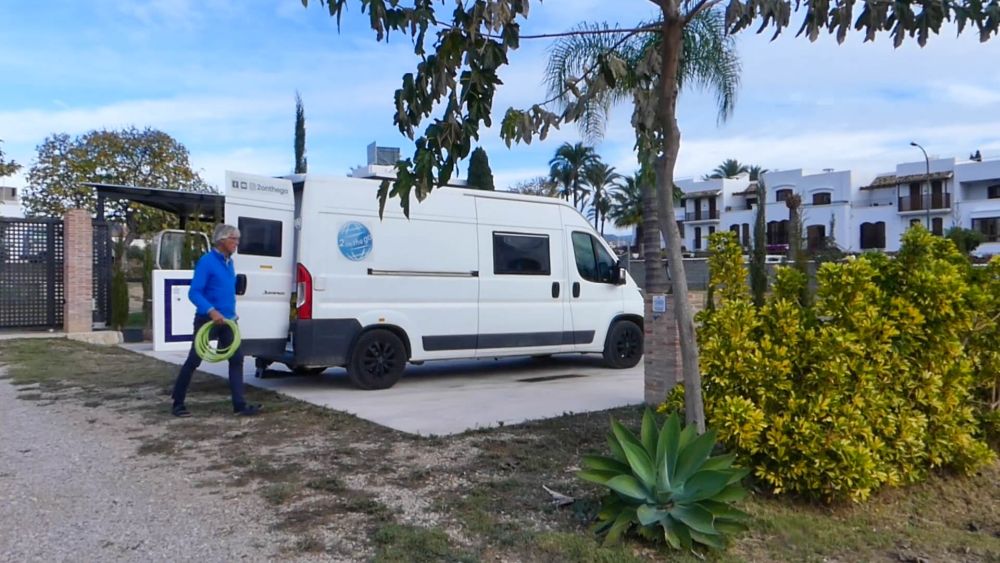 Wohnmobil auf Entsorgungsstation.